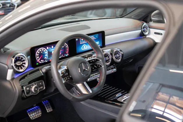 MERCEDES-BENZ CLA 200 AMG Line / Facelift / Rückfahrkamera / Ambientebeleuchtung