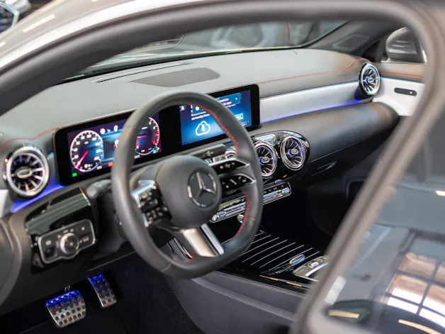 MERCEDES-BENZ CLA 200 AMG Line / Facelift / Rückfahrkamera / Ambientebeleuchtung
