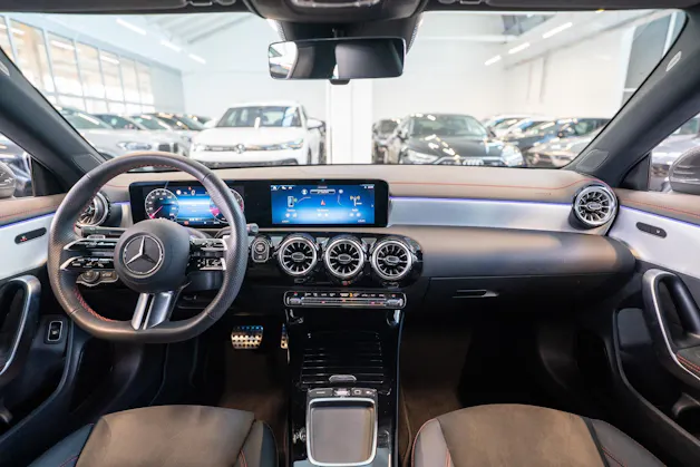 MERCEDES-BENZ CLA 200 AMG Line / Facelift / Rückfahrkamera / Ambientebeleuchtung