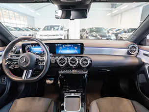 MERCEDES-BENZ CLA 200 AMG Line / Facelift / Rückfahrkamera / Ambientebeleuchtung