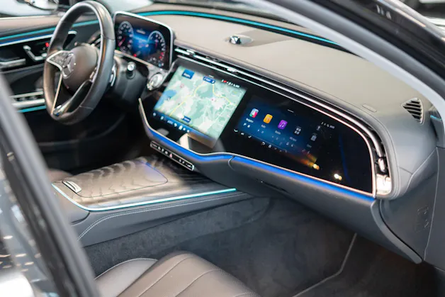 MERCEDES-BENZ E 300 de Avantgarde 4matic Kombi / MBUX Superscreen / Burmester / 360° Kamera