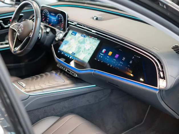 MERCEDES-BENZ E 300 de Avantgarde 4matic Kombi / MBUX Superscreen / Burmester / 360° Kamera