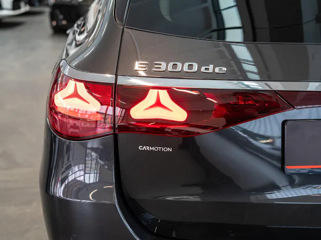 MERCEDES-BENZ E 300 de Avantgarde 4matic Kombi / MBUX Superscreen / Burmester / 360° Kamera