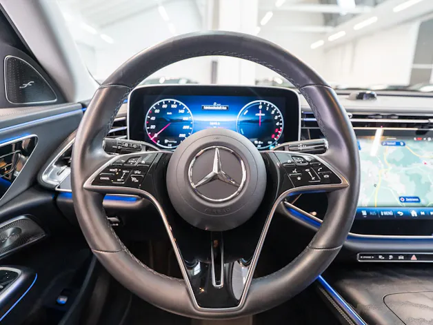 MERCEDES-BENZ E 300 de Avantgarde 4matic Kombi / MBUX Superscreen / Burmester / 360° Kamera