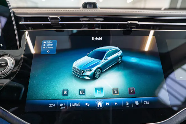MERCEDES-BENZ E 300 de Avantgarde 4matic Kombi / MBUX Superscreen / Burmester / 360° Kamera