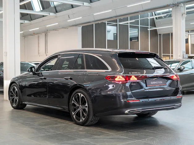 MERCEDES-BENZ E 300 de Avantgarde 4matic Kombi / MBUX Superscreen / Burmester / 360° Kamera