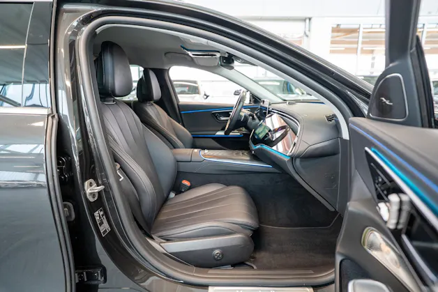 MERCEDES-BENZ E 300 de Avantgarde 4matic Kombi / MBUX Superscreen / Burmester / 360° Kamera