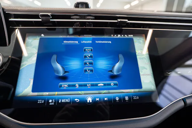 MERCEDES-BENZ E 300 de Avantgarde 4matic Kombi / MBUX Superscreen / Burmester / 360° Kamera