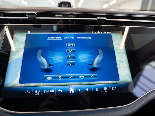 MERCEDES-BENZ E 300 de Avantgarde 4matic Kombi / MBUX Superscreen / Burmester / 360° Kamera