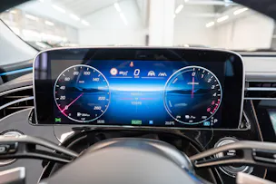 MERCEDES-BENZ E 300 de Avantgarde 4matic Kombi / MBUX Superscreen / Burmester / 360° Kamera