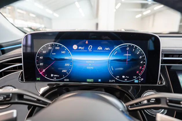 MERCEDES-BENZ E 300 de Avantgarde 4matic Kombi / MBUX Superscreen / Burmester / 360° Kamera