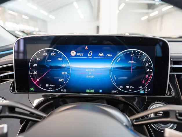 MERCEDES-BENZ E 300 de Avantgarde 4matic Kombi / MBUX Superscreen / Burmester / 360° Kamera