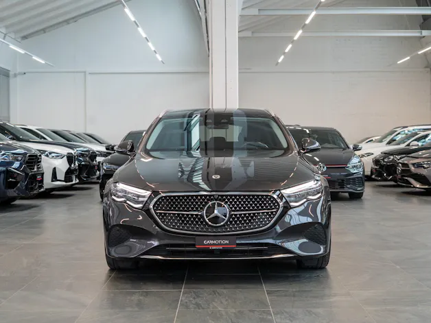 MERCEDES-BENZ E 300 de Avantgarde 4matic Kombi / MBUX Superscreen / Burmester / 360° Kamera