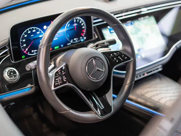 MERCEDES-BENZ E 300 de Avantgarde 4matic Kombi / MBUX Superscreen / Burmester / 360° Kamera