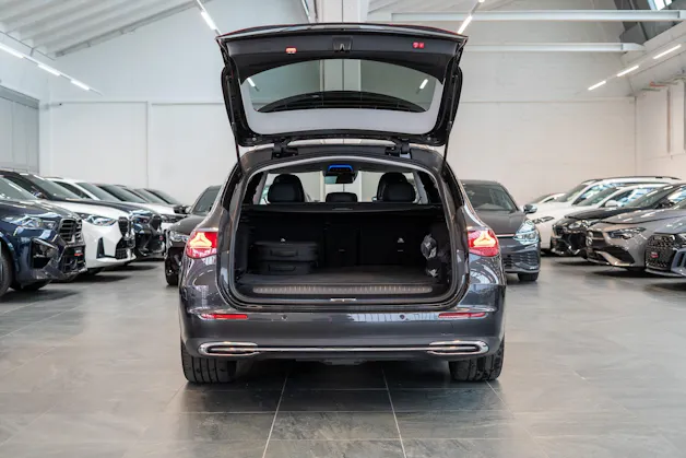 MERCEDES-BENZ E 300 de Avantgarde 4matic Kombi / MBUX Superscreen / Burmester / 360° Kamera