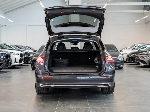 MERCEDES-BENZ E 300 de Avantgarde 4matic Kombi / MBUX Superscreen / Burmester / 360° Kamera