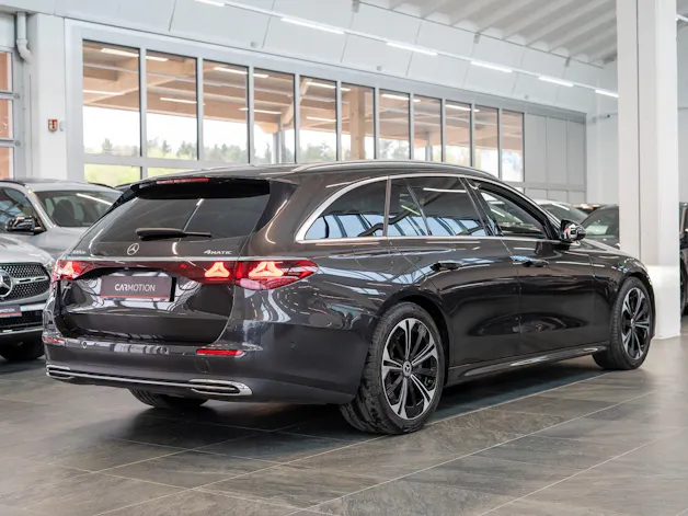 MERCEDES-BENZ E 300 de Avantgarde 4matic Kombi / MBUX Superscreen / Burmester / 360° Kamera