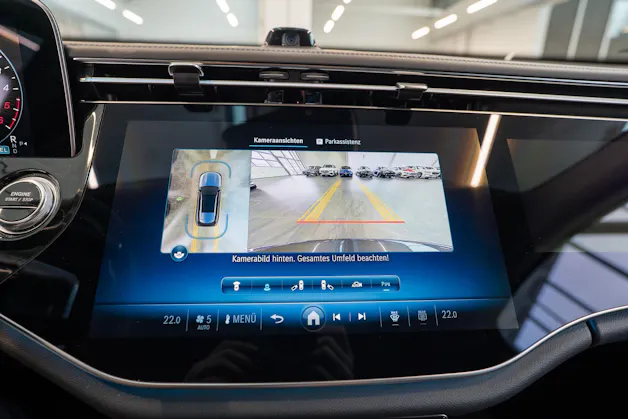 MERCEDES-BENZ E 300 de Avantgarde 4matic Kombi / MBUX Superscreen / Burmester / 360° Kamera