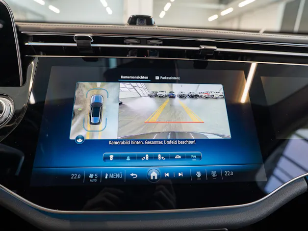 MERCEDES-BENZ E 300 de Avantgarde 4matic Kombi / MBUX Superscreen / Burmester / 360° Kamera