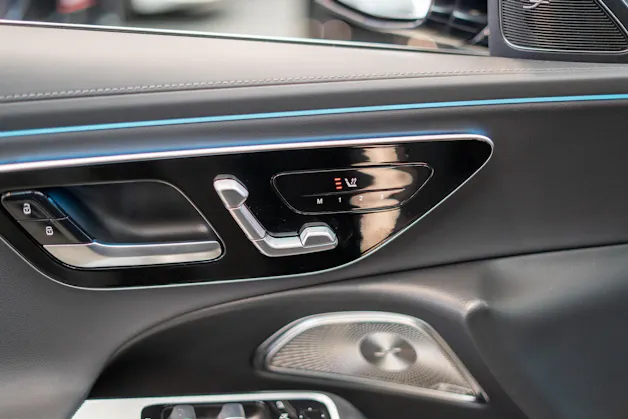 MERCEDES-BENZ E 300 de Avantgarde 4matic Kombi / MBUX Superscreen / Burmester / 360° Kamera