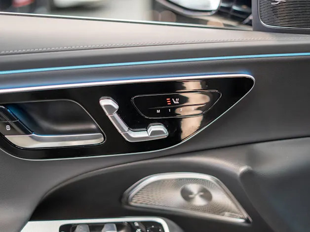 MERCEDES-BENZ E 300 de Avantgarde 4matic Kombi / MBUX Superscreen / Burmester / 360° Kamera