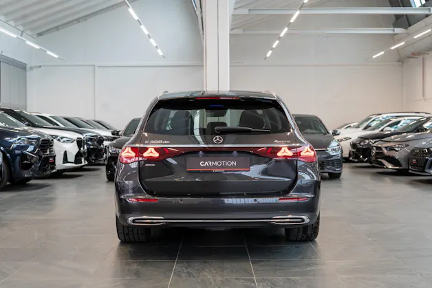 MERCEDES-BENZ E 300 de Avantgarde 4matic Kombi / MBUX Superscreen / Burmester / 360° Kamera