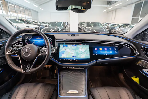 MERCEDES-BENZ E 300 de Avantgarde 4matic Kombi / MBUX Superscreen / Burmester / 360° Kamera