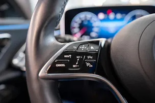 MERCEDES-BENZ E 300 de Avantgarde 4matic Kombi / MBUX Superscreen / Burmester / 360° Kamera