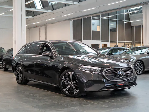 MERCEDES-BENZ E 300 de Avantgarde 4matic Kombi / MBUX Superscreen / Burmester / 360° Kamera