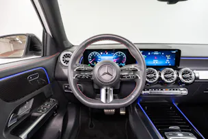 MERCEDES-BENZ GLB 250 AMG Line 4matic / Facelift / Rückfahrkamera / Ambientebeleuchtung