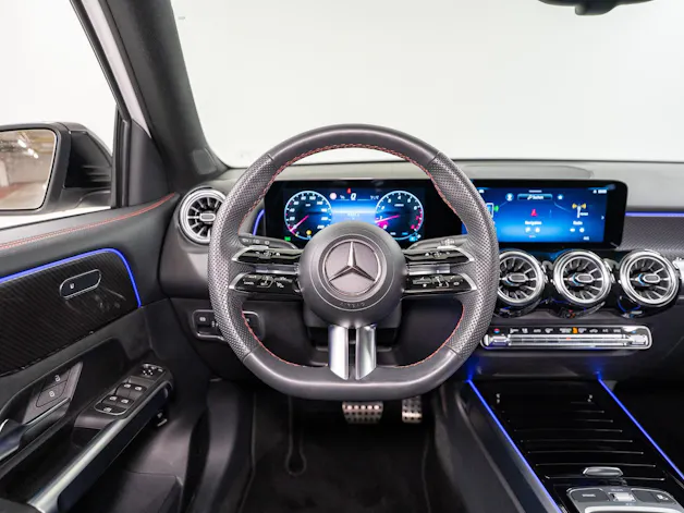 MERCEDES-BENZ GLB 250 AMG Line 4matic / Facelift / Rückfahrkamera / Ambientebeleuchtung