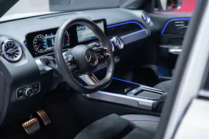 MERCEDES-BENZ GLB 250 AMG Line 4matic / Facelift / Rückfahrkamera / Ambientebeleuchtung
