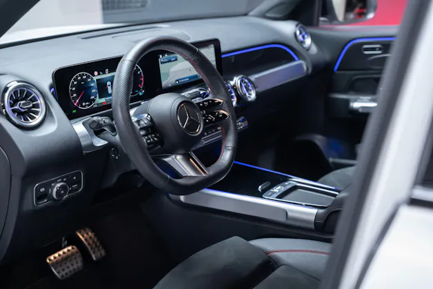 MERCEDES-BENZ GLB 250 AMG Line 4matic / Facelift / Rückfahrkamera / Ambientebeleuchtung