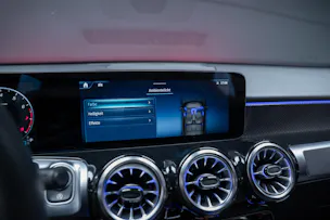 MERCEDES-BENZ GLB 250 AMG Line 4matic / Facelift / Rückfahrkamera / Ambientebeleuchtung