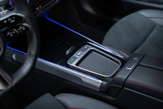 MERCEDES-BENZ GLB 250 AMG Line 4matic / Facelift / Rückfahrkamera / Ambientebeleuchtung