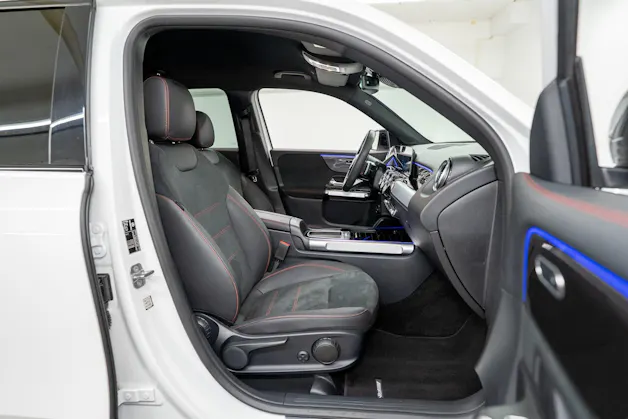 MERCEDES-BENZ GLB 250 AMG Line 4matic / Facelift / Rückfahrkamera / Ambientebeleuchtung