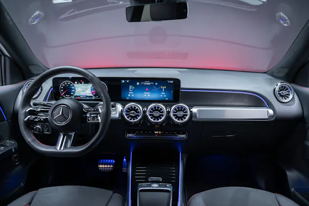 MERCEDES-BENZ GLB 250 AMG Line 4matic / Facelift / Rückfahrkamera / Ambientebeleuchtung