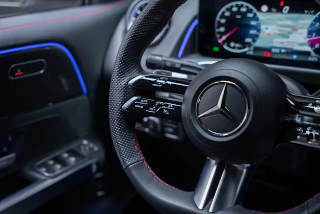 MERCEDES-BENZ GLB 250 AMG Line 4matic / Facelift / Rückfahrkamera / Ambientebeleuchtung