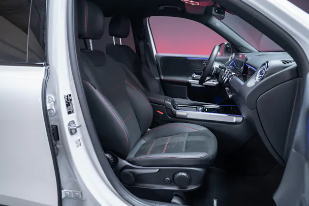 MERCEDES-BENZ GLB 250 AMG Line 4matic / Facelift / Rückfahrkamera / Ambientebeleuchtung