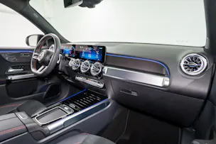 MERCEDES-BENZ GLB 250 AMG Line 4matic / Facelift / Rückfahrkamera / Ambientebeleuchtung