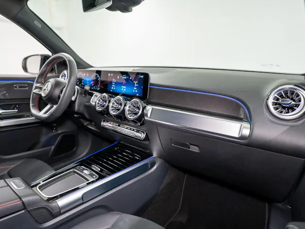 MERCEDES-BENZ GLB 250 AMG Line 4matic / Facelift / Rückfahrkamera / Ambientebeleuchtung