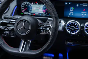 MERCEDES-BENZ GLB 250 AMG Line 4matic / Facelift / Rückfahrkamera / Ambientebeleuchtung