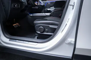 MERCEDES-BENZ GLB 250 AMG Line 4matic / Facelift / Rückfahrkamera / Ambientebeleuchtung