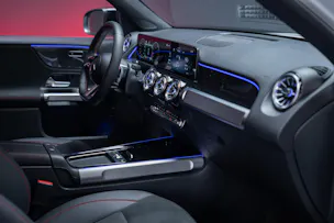 MERCEDES-BENZ GLB 250 AMG Line 4matic / Facelift / Rückfahrkamera / Ambientebeleuchtung