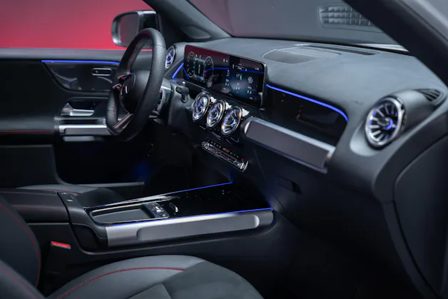 MERCEDES-BENZ GLB 250 AMG Line 4matic / Facelift / Rückfahrkamera / Ambientebeleuchtung