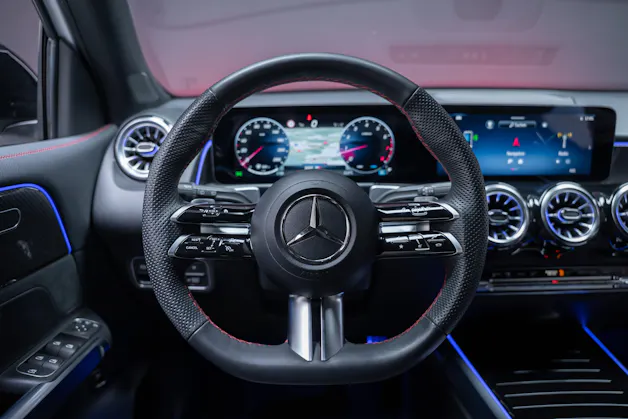 MERCEDES-BENZ GLB 250 AMG Line 4matic / Facelift / Rückfahrkamera / Ambientebeleuchtung