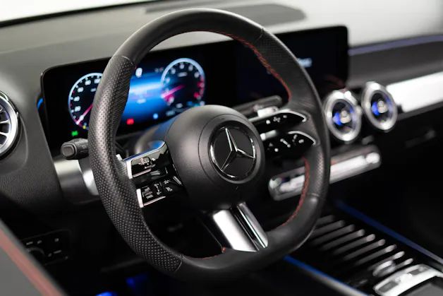 MERCEDES-BENZ GLB 250 AMG Line 4matic / Facelift / Rückfahrkamera / Ambientebeleuchtung