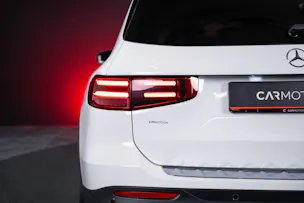 MERCEDES-BENZ GLB 250 AMG Line 4matic / Facelift / Rückfahrkamera / Ambientebeleuchtung