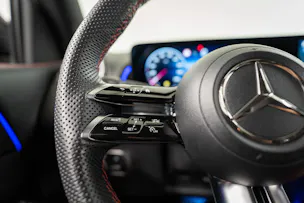 MERCEDES-BENZ GLB 250 AMG Line 4matic / Facelift / Rückfahrkamera / Ambientebeleuchtung