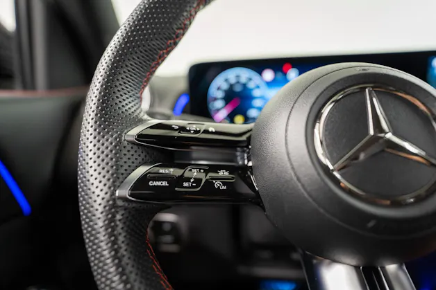 MERCEDES-BENZ GLB 250 AMG Line 4matic / Facelift / Rückfahrkamera / Ambientebeleuchtung